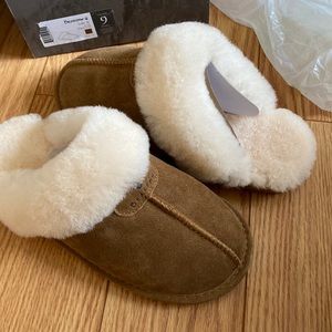 bear paw. BRAND NEW (in the box) Bear Paw Slippers, Size 9